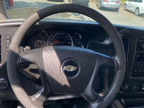 Used 2014 Chevrolet Express 2500 RWD image 19