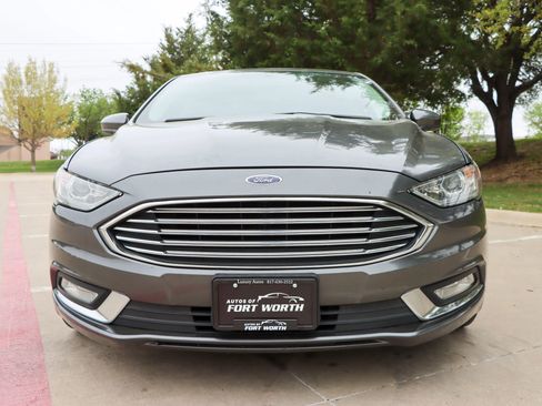 Used 2018 Ford Fusion SE w/ Equipment Group 201A image 2