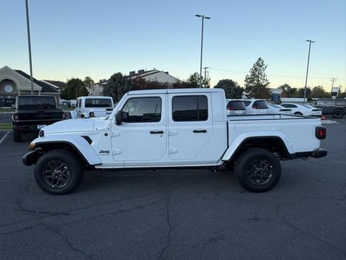 New 2025 Jeep Gladiator Sport image 9