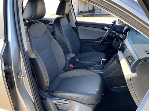 Used 2022 Volkswagen Taos SE image 8