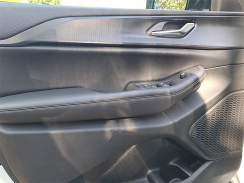 Used 2023 Jeep Grand Cherokee L Laredo image 28