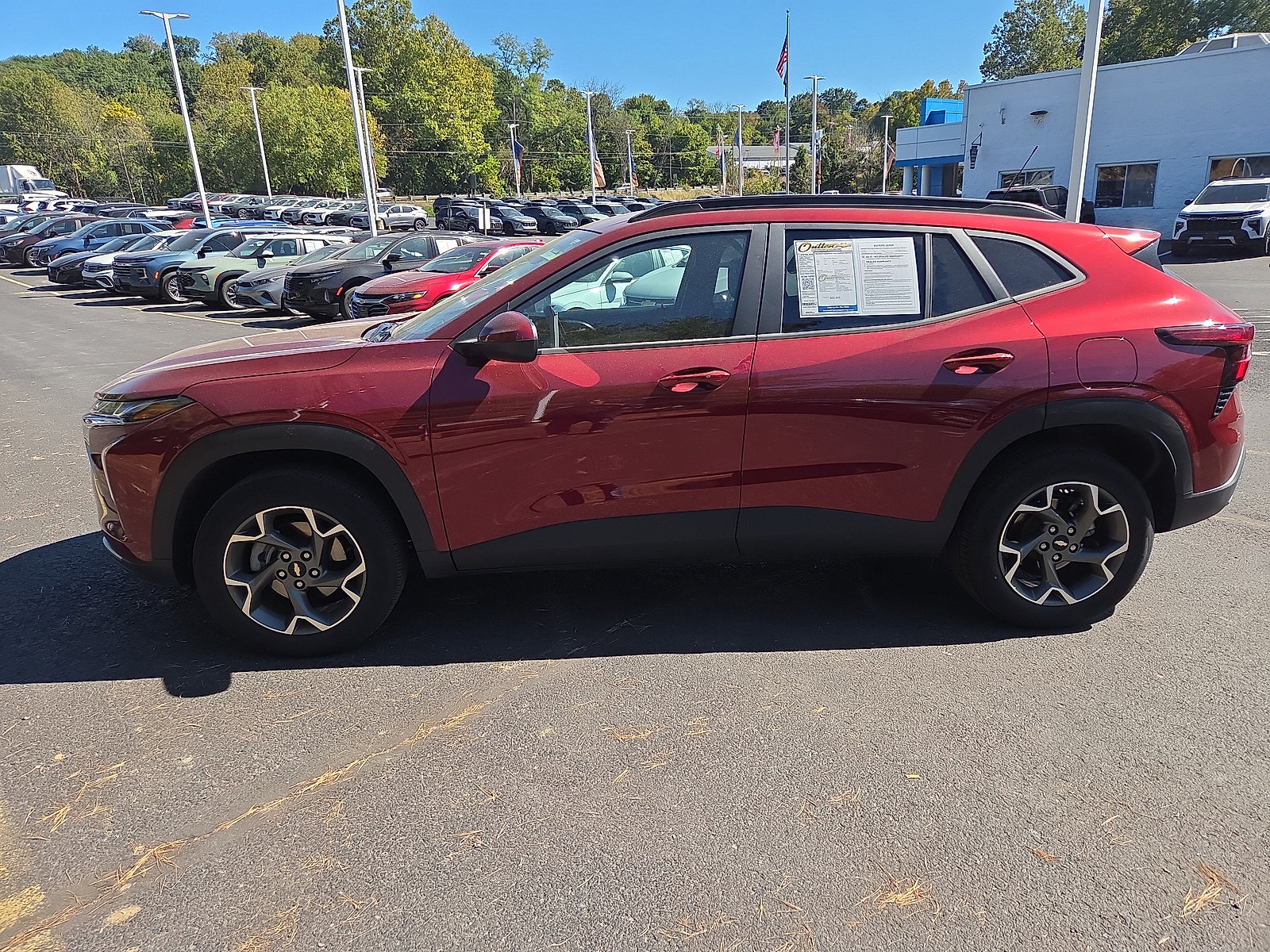 Used 2025 Chevrolet Trax LT w/ LT Convenience Package FWD image 6