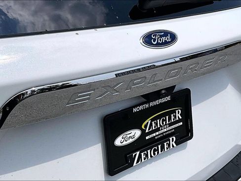 Used 2023 Ford Explorer XLT w/ Equipment Group 202A AWD/4WD image 8