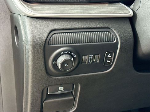 Used 2024 Jeep Wagoneer Series II AWD/4WD image 14