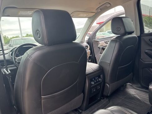 Used 2021 Chevrolet Traverse RS FWD image 29