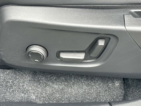 Certified 2024 Volvo XC40 Recharge Ultimate w/ Protection Package Premier image 18