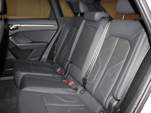 Certified 2025 Audi Q3 2.0T Premium w/ Convenience Package image 19