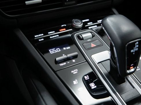 Certified 2022 Porsche Cayenne Coupe image 22