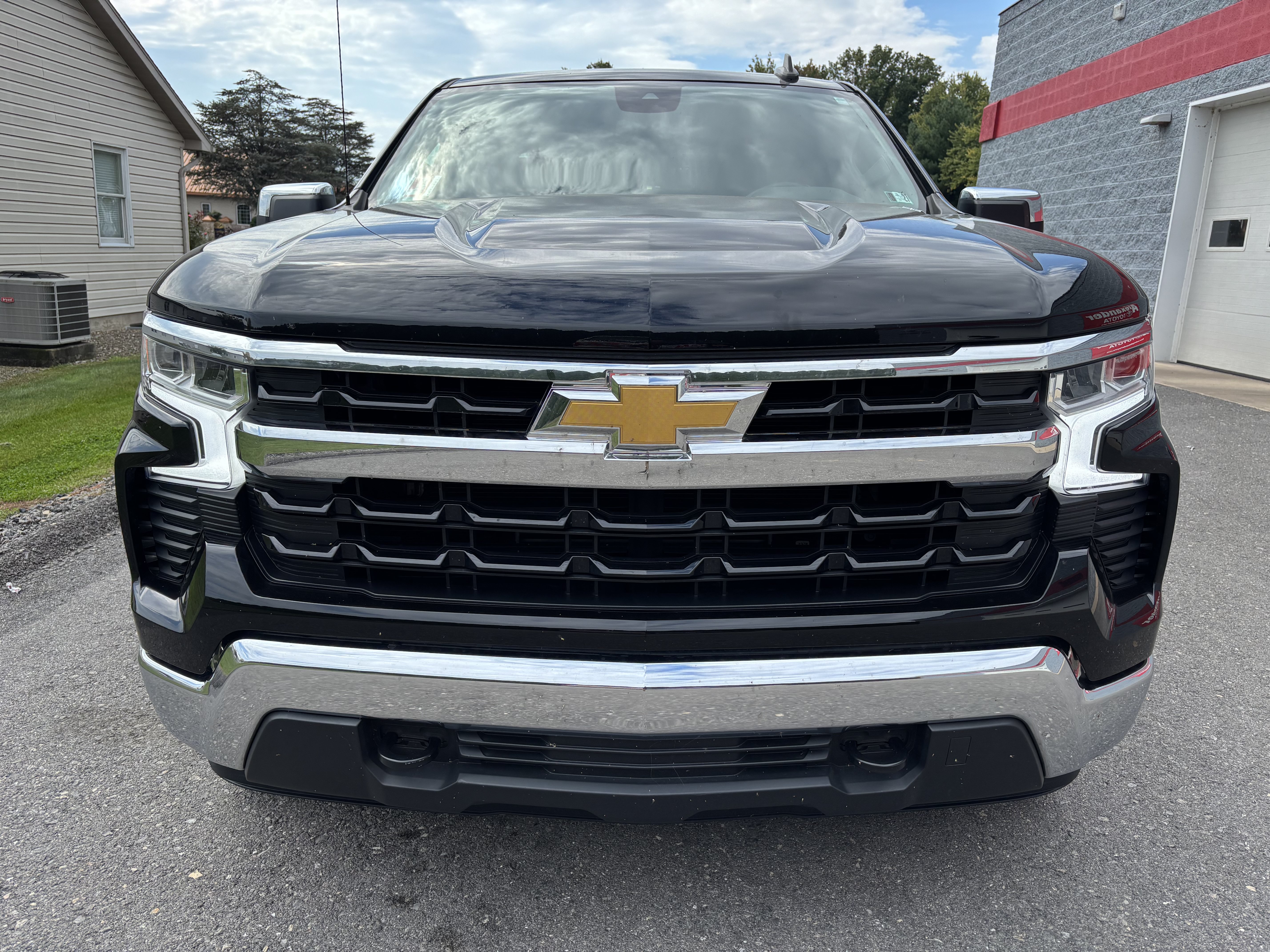Used 2024 Chevrolet Silverado 1500 LT AWD/4WD image 8