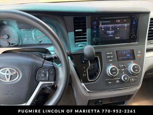 Used 2017 Toyota Sienna LE FWD image 10
