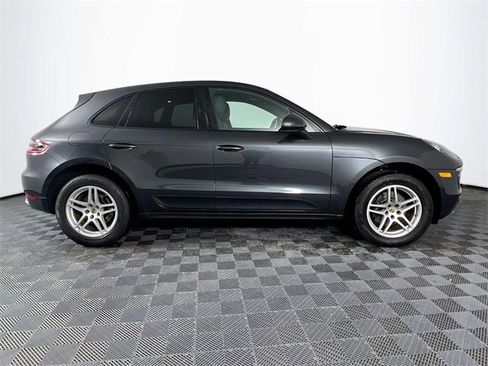 Used 2018 Porsche Macan Base image 7