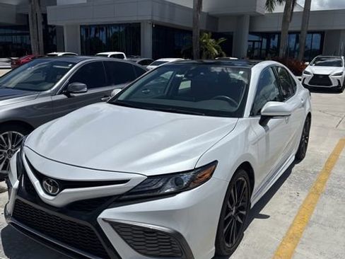 Used 2021 Toyota Camry XSE FWD image 4