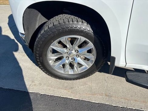 Certified 2020 Chevrolet Silverado 1500 LTZ w/ LTZ Premium Package AWD/4WD image 28
