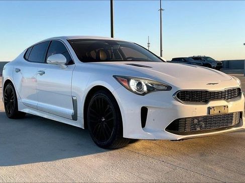 Used 2018 Kia Stinger Base image 3