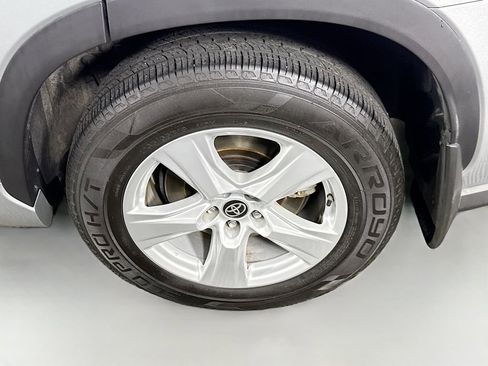 Used 2022 Toyota Highlander LE image 34