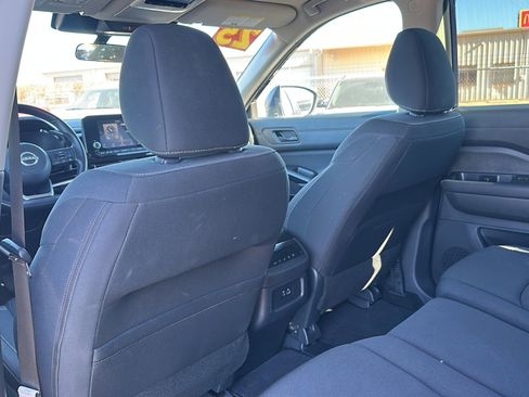 Used 2025 Nissan Pathfinder SV image 17