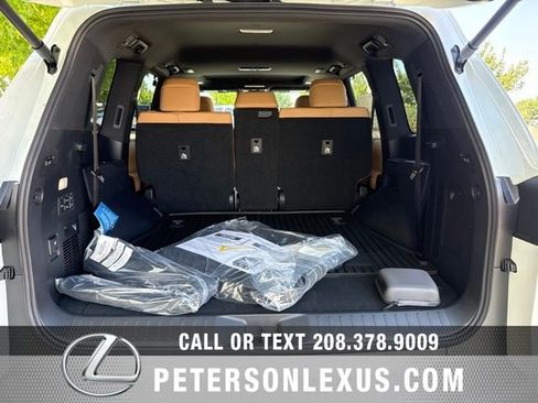 New 2026 Lexus LX 600 4WD w/ Luxury Package image 24