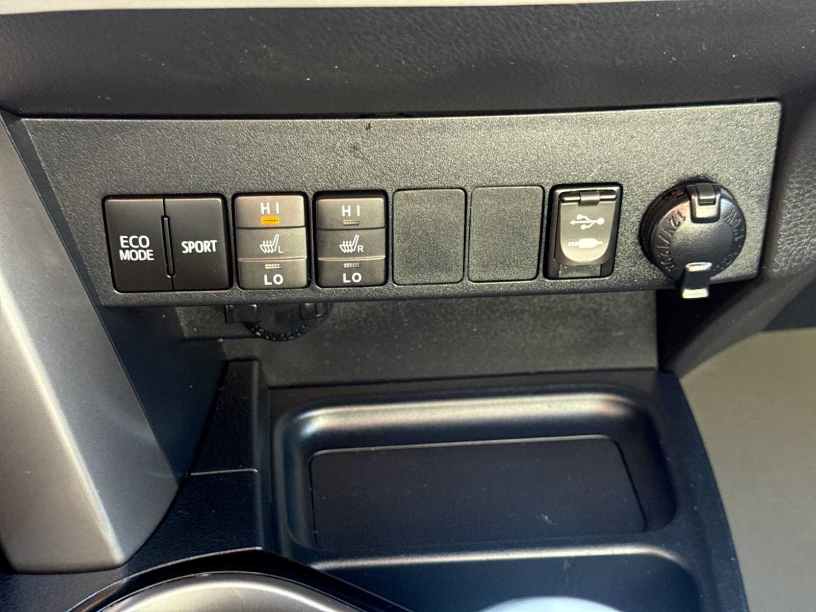 Used 2016 Toyota RAV4 Limited AWD/4WD image 31