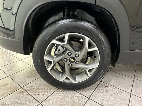 Certified 2025 Chevrolet Trax LT w/ LT Convenience Package image 14