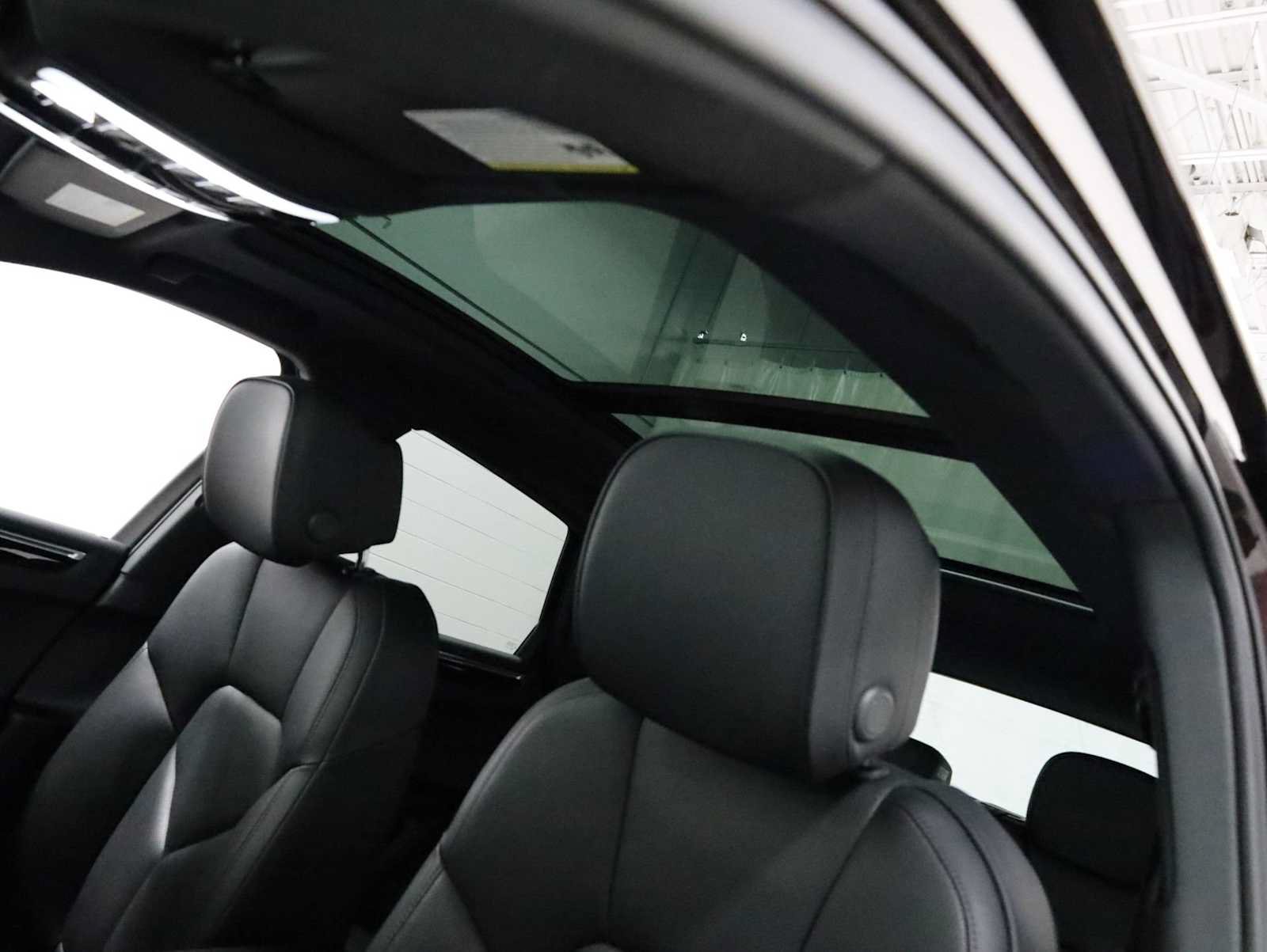 Certified 2023 Porsche Macan Turbo AWD/4WD image 20