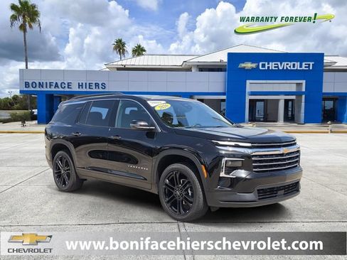 Used 2026 Chevrolet Traverse LT FWD image 1