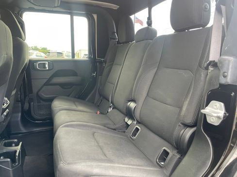 Used 2021 Jeep Gladiator Overland w/ Cold Weather Group image 31