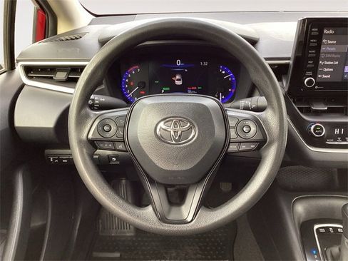 Used 2022 Toyota Corolla LE image 12