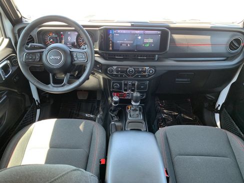 Used 2025 Jeep Wrangler Unlimited Rubicon AWD/4WD image 16