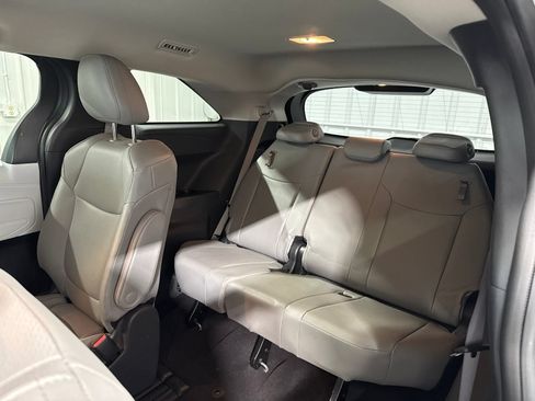 Used 2025 Toyota Sienna XLE FWD image 20