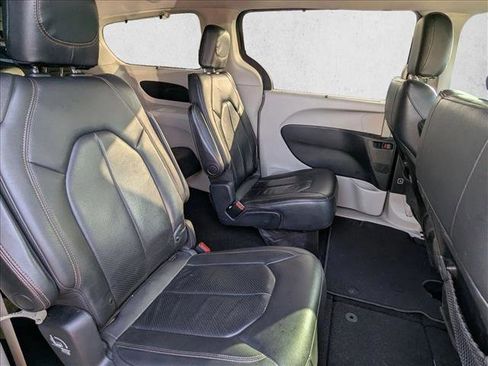 Used 2020 Chrysler Pacifica Touring-L image 20
