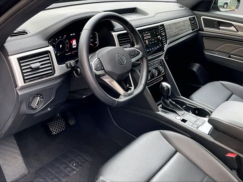 Used 2023 Volkswagen Atlas Cross Sport SE w/ Panoramic Sunroof Package FWD image 18