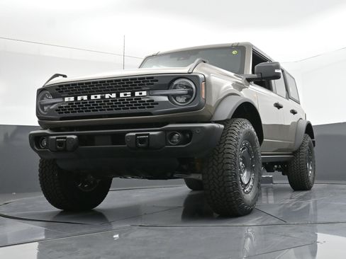 New 2025 Ford Bronco Badlands image 12
