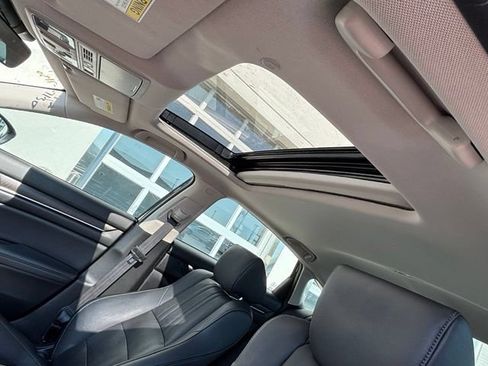 Used 2019 Honda Accord Touring image 11