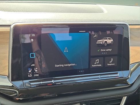 Used 2025 Volkswagen Atlas SE image 28