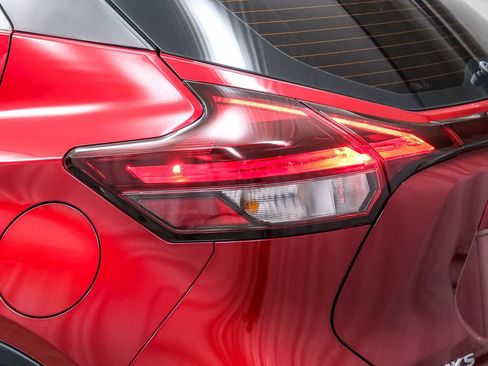 Used 2021 Nissan Kicks SR w/ SR Premium Package FWD image 7