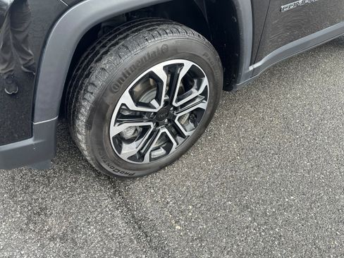 Used 2024 Jeep Compass Limited w/ Sun and Sound Group image 3