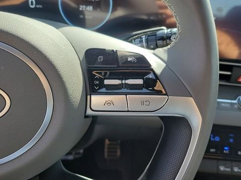Certified 2025 Hyundai Elantra SEL FWD image 6
