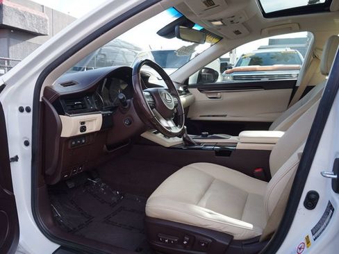 Used 2016 Lexus ES 350 w/ Premium Package w/Wood Trim FWD image 15