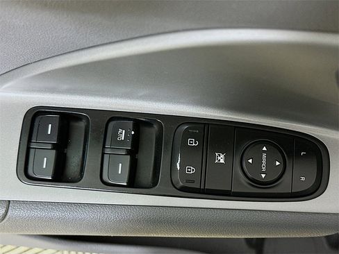 Used 2017 Kia Niro LX image 20