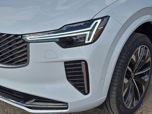 New 2026 Volvo XC90 B6 Ultra image 9