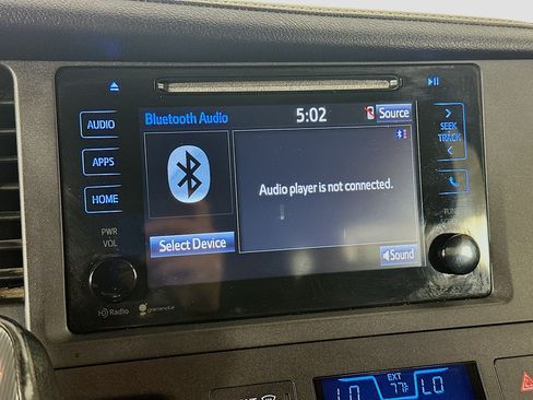 Used 2015 Toyota Sienna SE FWD image 21