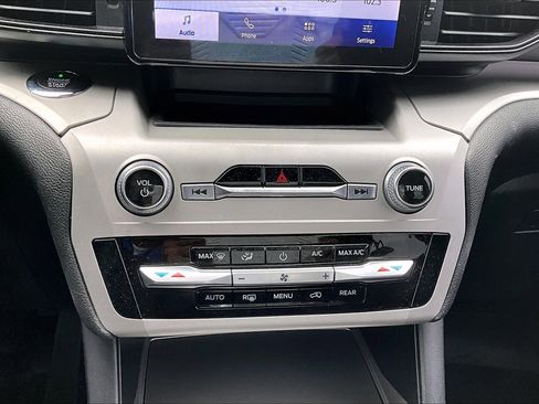 Used 2020 Ford Explorer XLT AWD/4WD image 15