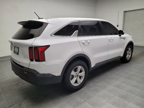 Used 2021 Kia Sorento LX FWD image 9