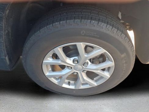 Used 2023 Jeep Grand Cherokee Limited image 18