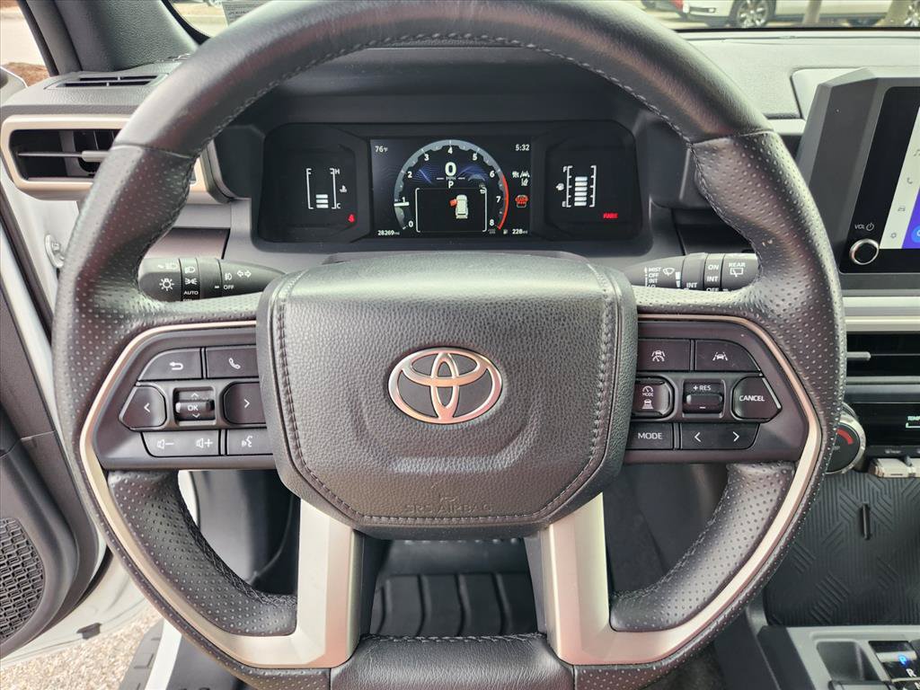 Certified 2025 Toyota 4Runner SR5 AWD/4WD image 21
