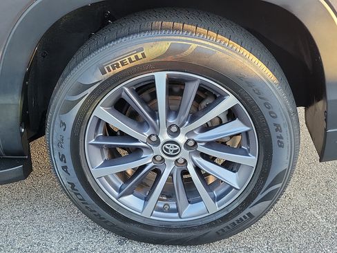 Used 2017 Toyota Highlander XLE image 9