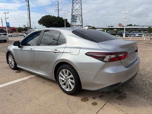 Used 2022 Toyota Camry LE FWD image 4