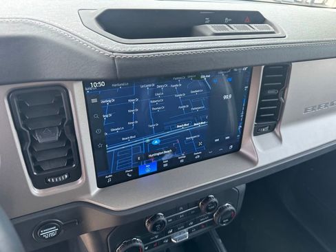 Used 2025 Ford Bronco Outer Banks AWD/4WD image 16