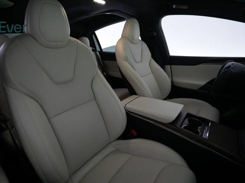 Used 2023 Tesla Model X AWD/4WD image 4