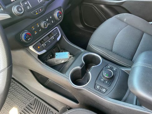 Used 2022 GMC Terrain SLE w/ Driver Convenience Package FWD image 18
